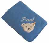 Baby Fleecedecke mit Ihrem Wunsch Namen in der abgebildeten Stickschrift bestickt jeans blau 90 cm x 60 cm Steiff Collection infinity blue