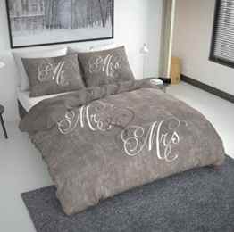 Nightlife – Bettwäsche / Bettbezüge Love Couple Taupe – Braun – 240×200/220 – Mit 2 Kissenbezüge 60×70