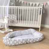 Puckdaddy Babynest „Wolken/Streifen“ grau