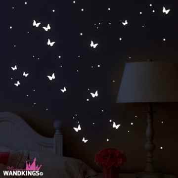 WANDKINGS Wandsticker „Schmetterlinge und Sterne“ 78 Sticker, Fluoreszierend & im Dunkeln leuchtend