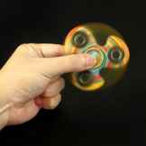 Fidget Spinner, Switchali Spinner Star Brass Hand Toy Finger Bar Pocket neon grün Tri-Spinner Fidget Spielzeug Focus Spielzeug mit Hybrid-Keramik Lager Ultra Spinner Fidget Spielzeug für die Hand / Finger als Ablenkung aus Teilcarbon mit Drei / Trio Kugellager Perfekt, Angstzustände und Autismus Erwachsene Kinder/Three-tone whirlwind/Windmühlenhand -
