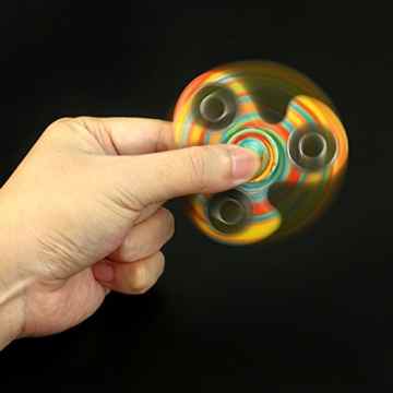 Fidget Spinner, Switchali Spinner Star Brass Hand Toy Finger Bar Pocket neon grün Tri-Spinner Fidget Spielzeug Focus Spielzeug mit Hybrid-Keramik Lager Ultra Spinner Fidget Spielzeug für die Hand / Finger als Ablenkung aus Teilcarbon mit Drei / Trio Kugellager Perfekt, Angstzustände und Autismus Erwachsene Kinder/Three-tone whirlwind/Windmühlenhand -