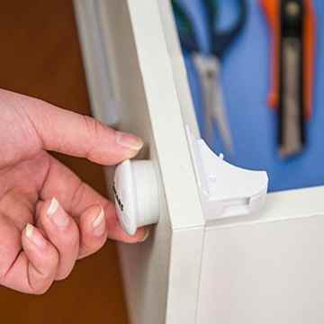 GIMARS Kindersicherheit Magnetschloss Schubladensicherung Schranksicherung – Zusatz mit Abziehbild von Aufschließen Position – 4 Schlösser + 1 Schlüssel -