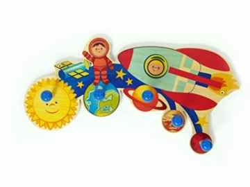 Hess Holzspielzeug 50137 – Möbelset Weltall (Garderobe, Messlatte, Mobile) -
