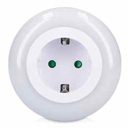 kwmobile LED Nachtlicht mit Zwischenstecker – Licht Farbe Weiß, Grün, Blau, Nachtlampe für Steckdose mit integriertem Dämmerungssensor, Steckdosenlampe mit Helligkeitssensor, perfekt für Kinder und Babys