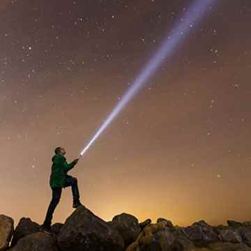 LED Taschenlampe Tactical Lampe für Trekking, Outdoor – ultra hell mit Power 52 LEDs -