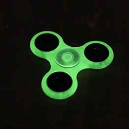 mymotto Hand-Tri-Spinner glühende Hand/Finger Spinner Kreisel 360 Tri Fidget Schreibtisch Stress Reducer EDC Focus Spielzeug