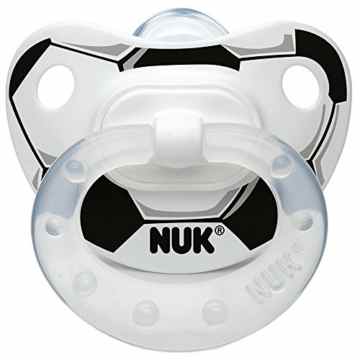 NUK 10177021 Silikon Beruhigungssauger, Schnuller, Fußball mit Ring, Größe 3, 18-36 Monate, BPA-frei, 1 Stück, schwarz-weiß -