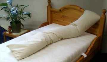 Seitenschläferkissen (Kissenfüllung, Innenkissen, Hülle 100% Baumwolle) waschbar, mit Faserbällchenfüllung (100% Polyester) – (Länge 200cm) -