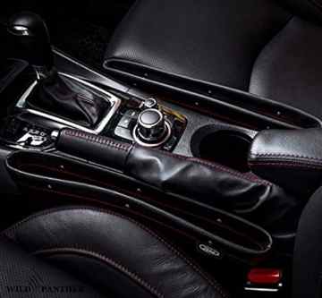 WILD PANTHER Zwei hochwertige Autositz Seiten-Schlitz-Taschen, Premium car seat Taschen aus weichem PU-Leder, Auto Seitenschlitz Catcher, Organizer für Smartphone, Ledertasche für Brille, Auto Sitz Seitentasche für Zigaretten, Sitzablagefach, Autotasche, Ablage für Geldbörse. Füllen die Lücken zwischen den Sitzen. (Schwarz) -