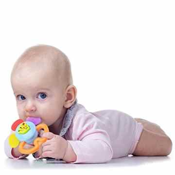 Wishtime Baby erstes Rassel und Beißring Spielzeug 9 Stücke mit Große Baby Flasche Spardose Geschenk set(zufällige Farben) … -